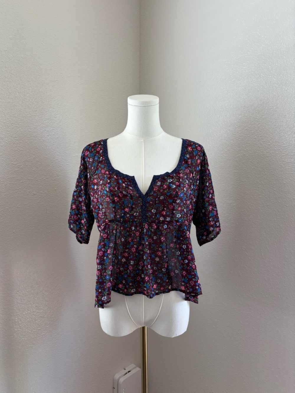Hollister Chiffon High Low Floral Blouse (S)